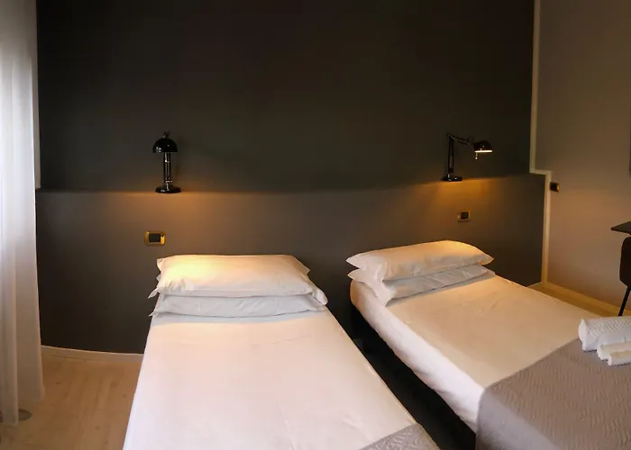 מלון Hp Fly Bologna 3*